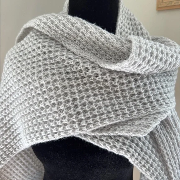 NWT. MACYS SCARF WRAP Style & Co. SOFT & warm Light Gray Textured Scarf. NWT - Picture 1 of 5